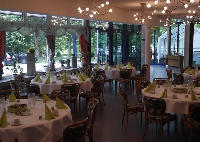 فندق Pfeiffer's Sythener Flora 3*